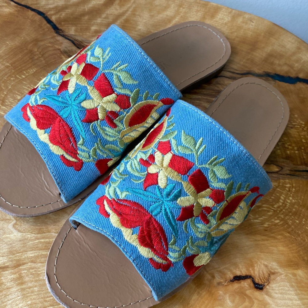 Floral Embroidered Denim Slippers - Picture 3 of 11